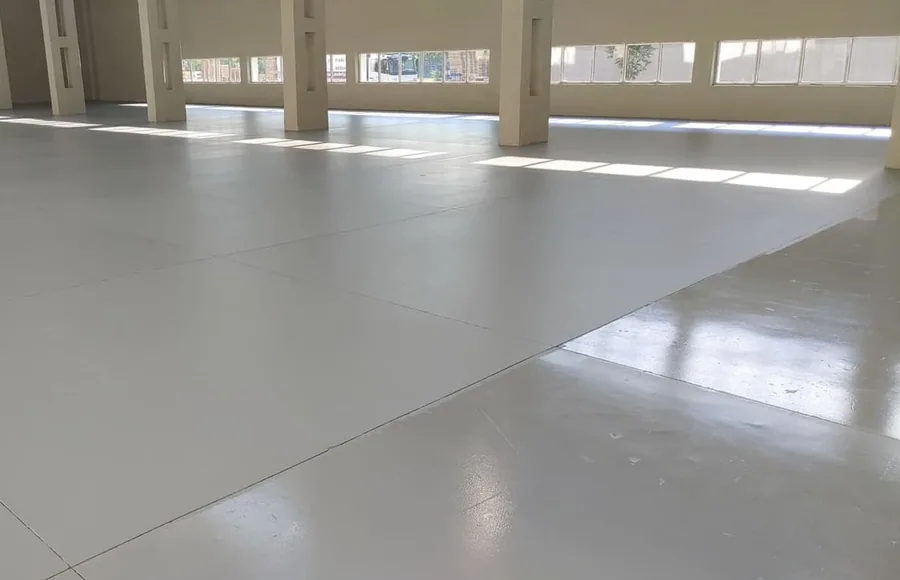 Pardoseală profesională într-un spațiu interior